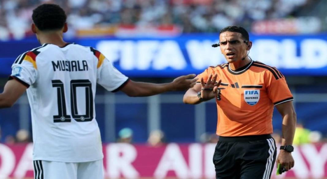 حكم مباراة المانيا و أوروغواي