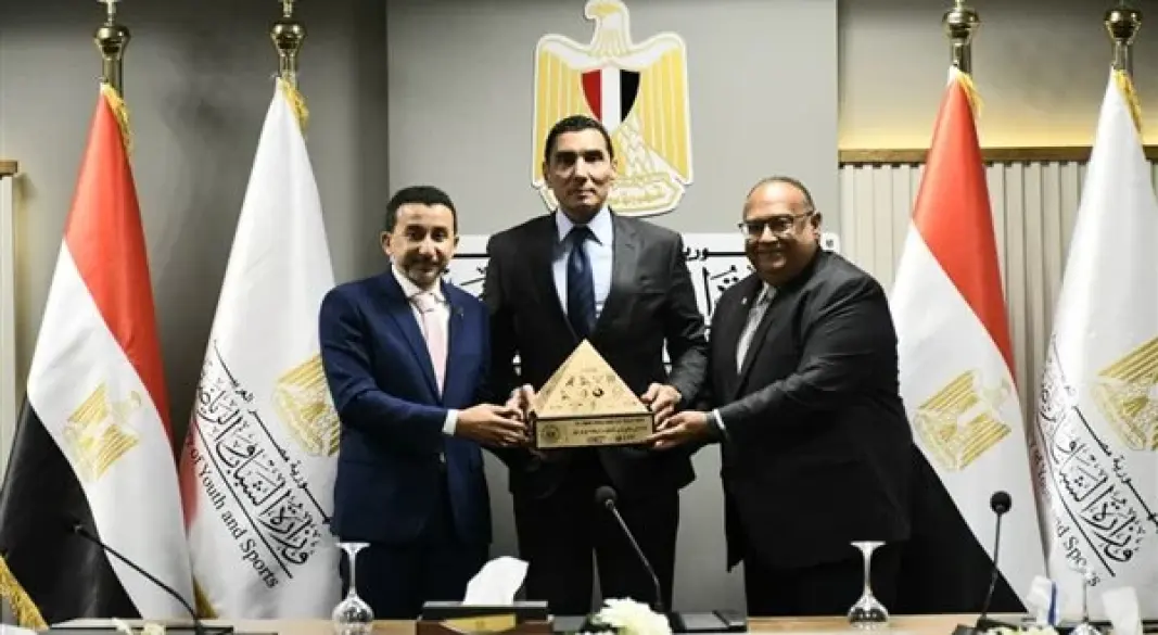 وزير الرياضة يُكرم منتخب البادل