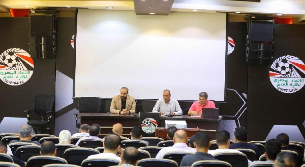 عزام يجتمع بمندوبي الفروع لمناقشة لائحة قيد موسم
