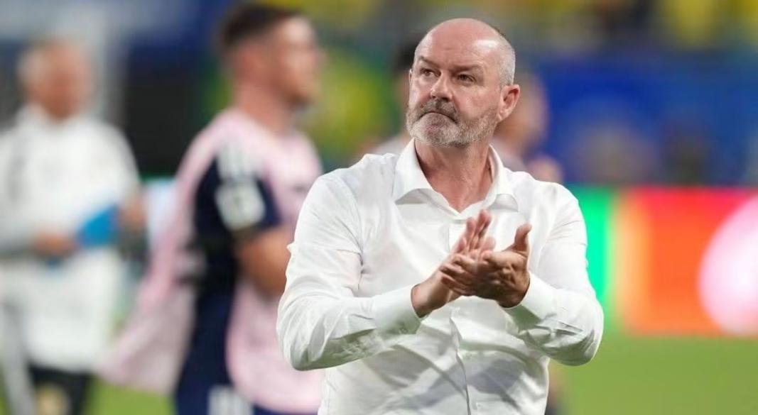 رحيل ستيف كلارك عن تدريب منتخب اسكتلندا