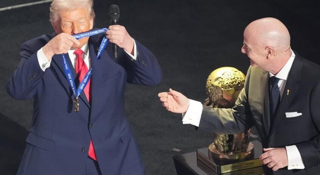 فيفا يمنح الرئيس الأمريكي صلاحيات استثنائية
